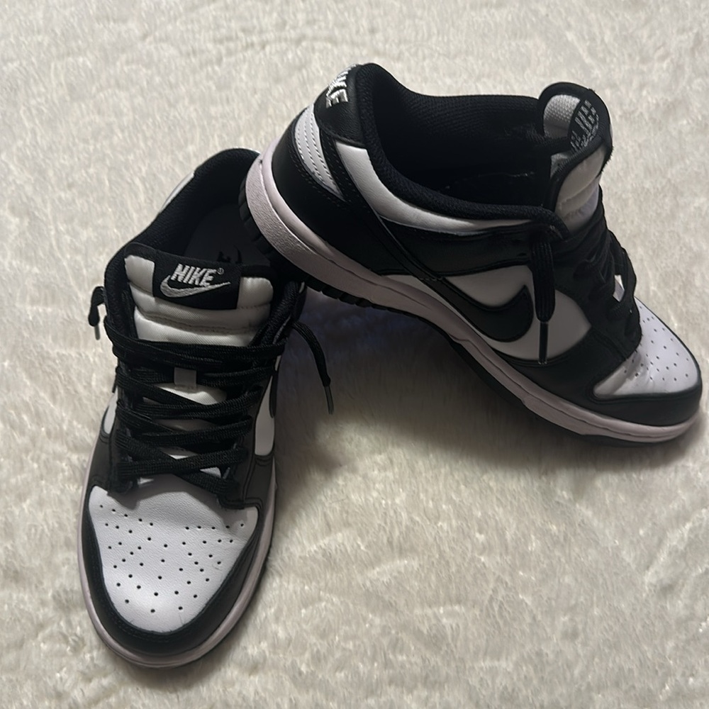 Sneakers - Picture 2 of 3